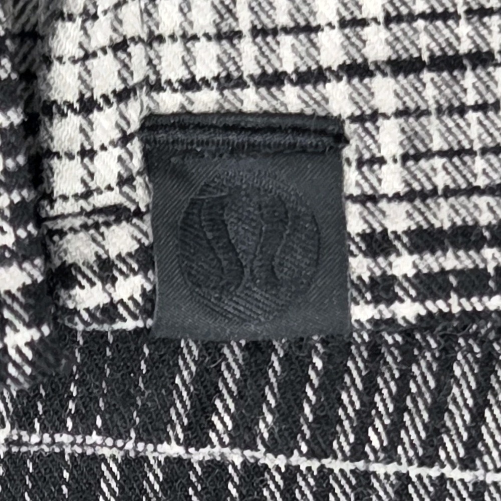 Lululemon Masons Peak Flannel Shirt Men's Medium Gray and Black Plaid Zip Pocket - Picture 6 of 6